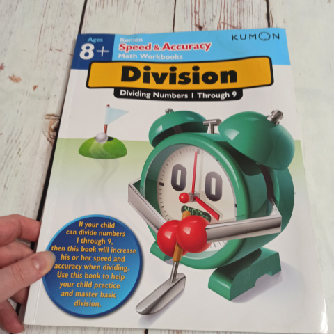 Math Workbooks: Division - uniwersalna książka z zadaniami na dzielenie