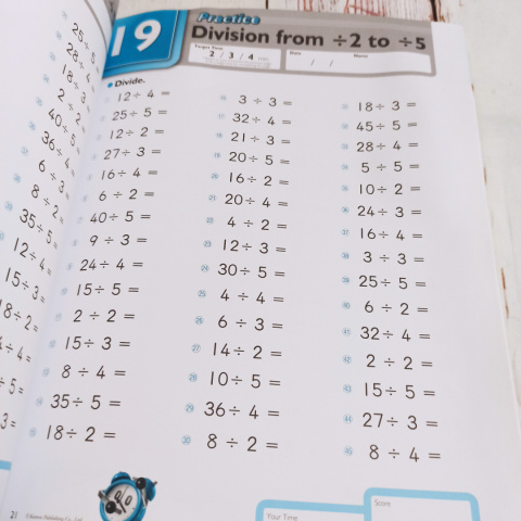 Math Workbooks: Division - uniwersalna książka z zadaniami na dzielenie