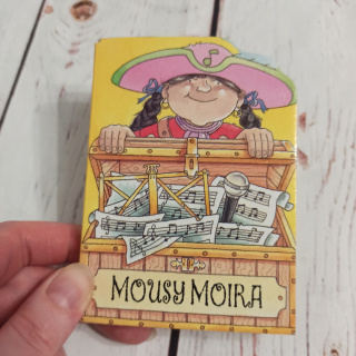 Mousy Moira - mini książeczka po angielsku