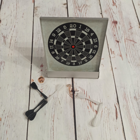 Magnetic Desktop Dartboard - magnetyczna tarcza z rzutkami