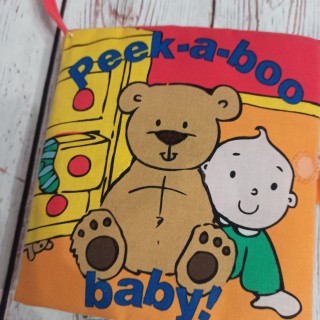 Peek-a-boo Baby! - Sensoryczna materiałowa książeczka z klapkami