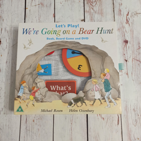 Lets play! Were Going on a Bear Hunt (Book, DVD & Game)