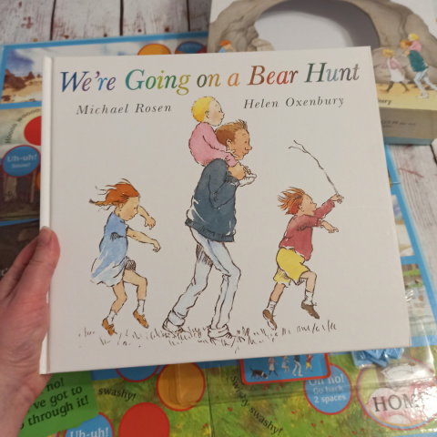 Lets play! Were Going on a Bear Hunt (Book, DVD & Game)