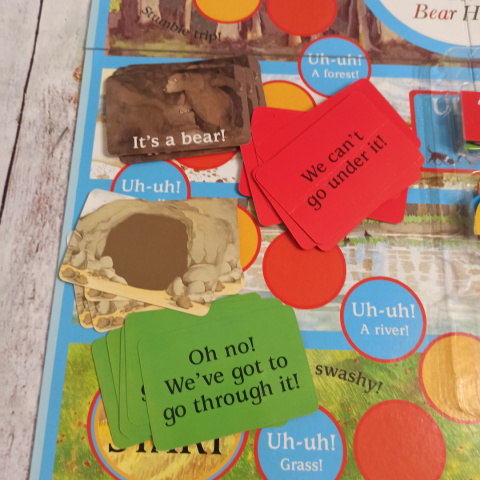 Lets play! Were Going on a Bear Hunt (Book, DVD & Game)