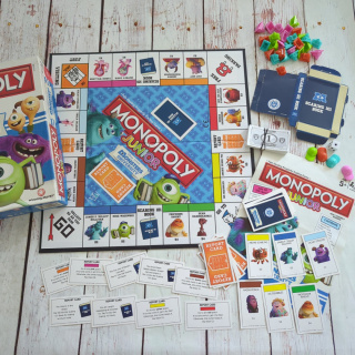 Gra Monopoly JUNIOR MONSTERS UNIVERSITY po angielsku