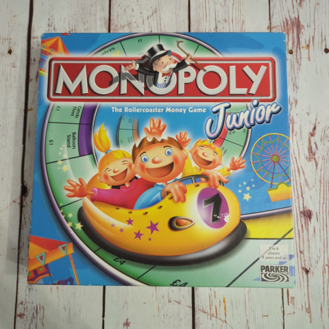 Gra Monopoly JUNIOR po angielsku - miejsca w wesołym miasteczku Gra Monopoly JUNIOR po angielsku - miejsca w wesołym miasteczku