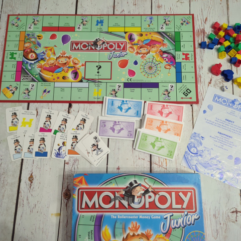 Gra Monopoly JUNIOR po angielsku - miejsca w wesołym miasteczku Gra Monopoly JUNIOR po angielsku - miejsca w wesołym miasteczku
