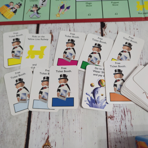 Gra Monopoly JUNIOR po angielsku - miejsca w wesołym miasteczku Gra Monopoly JUNIOR po angielsku - miejsca w wesołym miasteczku