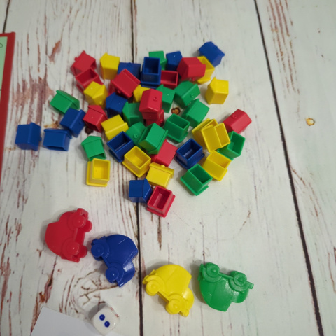 Gra Monopoly JUNIOR po angielsku - miejsca w wesołym miasteczku Gra Monopoly JUNIOR po angielsku - miejsca w wesołym miasteczku
