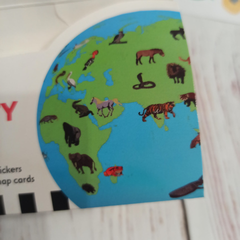 Travel Activity Pack - książka, naklejk, gra SNAP oraz nadmuchiwany globus ze zwierzętami Travel Activity Pack - książka, naklejk, gra SNAP oraz nadmuchiwany globus ze zwierzętami