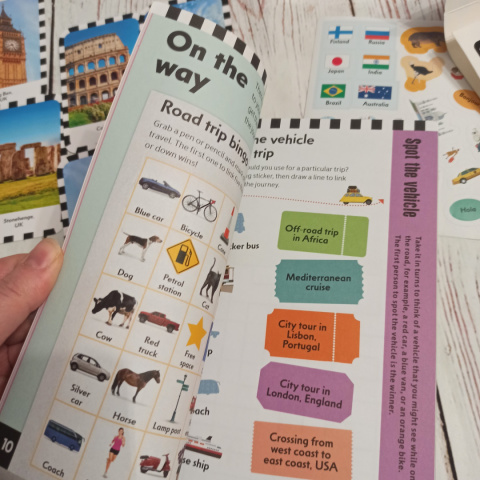 Travel Activity Pack - książka, naklejk, gra SNAP oraz nadmuchiwany globus ze zwierzętami Travel Activity Pack - książka, naklejk, gra SNAP oraz nadmuchiwany globus ze zwierzętami