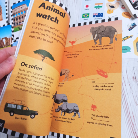 Travel Activity Pack - książka, naklejk, gra SNAP oraz nadmuchiwany globus ze zwierzętami Travel Activity Pack - książka, naklejk, gra SNAP oraz nadmuchiwany globus ze zwierzętami