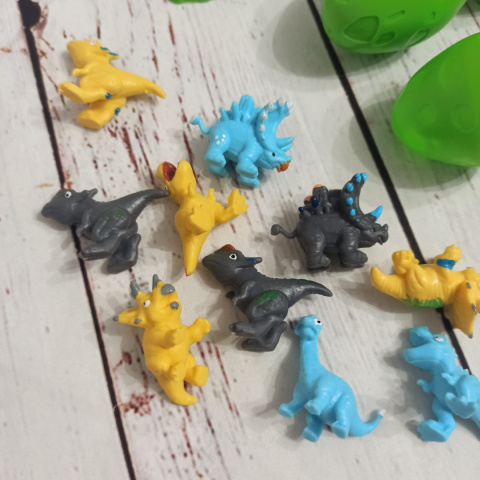 ZESTAW Dinozaury i Jajka - 9 jajek, 14 dinozaurów + gniazdo na jajko ZESTAW Dinozaury i Jajka - 9 jajek, 14 dinozaurów + gniazdo na jajko