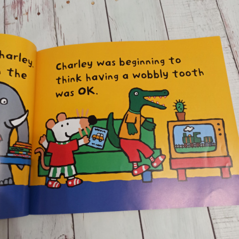 Książka MAISY, CHALEY AND THE WOOBLY TOOTH Książka MAISY, CHALEY AND THE WOOBLY TOOTH