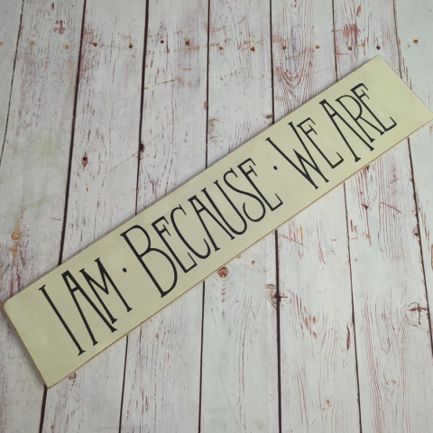 Duży drewniany napis I AM BECAUSE WE ARE - 67x13 cm - vintage Duży drewniany napis I AM BECAUSE WE ARE - 67x13 cm - vintage