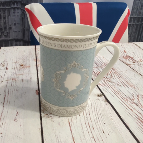 KUBEK Queen's Diamond Jubilee PORCELANA - jak NOWY KUBEK Queen's Diamond Jubilee PORCELANA - jak NOWY