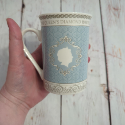 KUBEK Queen's Diamond Jubilee PORCELANA - jak NOWY KUBEK Queen's Diamond Jubilee PORCELANA - jak NOWY