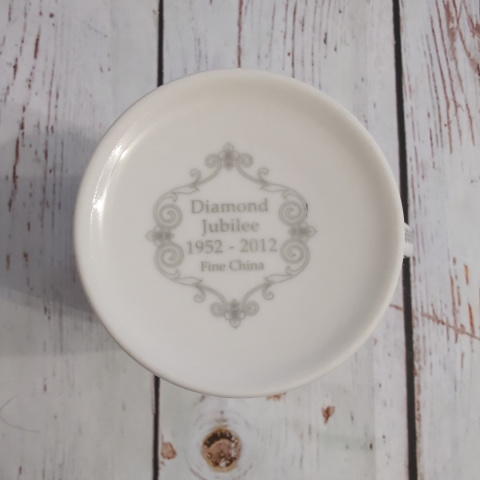 KUBEK Queen's Diamond Jubilee PORCELANA - jak NOWY KUBEK Queen's Diamond Jubilee PORCELANA - jak NOWY