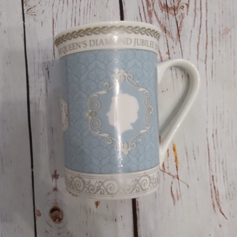 KUBEK Queen's Diamond Jubilee PORCELANA - jak NOWY KUBEK Queen's Diamond Jubilee PORCELANA - jak NOWY