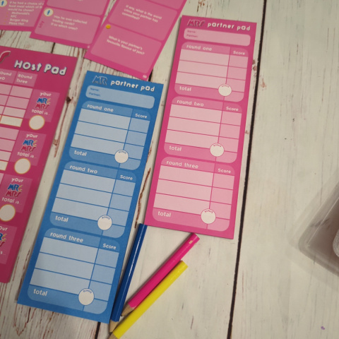 Mr & Mrs – A Game for All Partners - jak dobrze znasz drugą osobę Mr & Mrs – A Game for All Partners - jak dobrze znasz drugą osobę