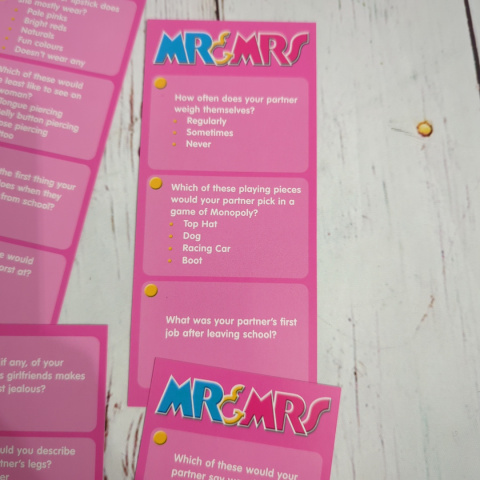 Mr & Mrs – A Game for All Partners - jak dobrze znasz drugą osobę Mr & Mrs – A Game for All Partners - jak dobrze znasz drugą osobę