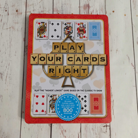 PLAY YOUR CARDS RIGHT - gra quizowa z kartami XXL PLAY YOUR CARDS RIGHT - gra quizowa z kartami XXL
