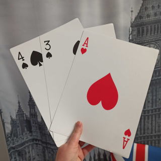 PLAY YOUR CARDS RIGHT - gra quizowa z kartami XXL