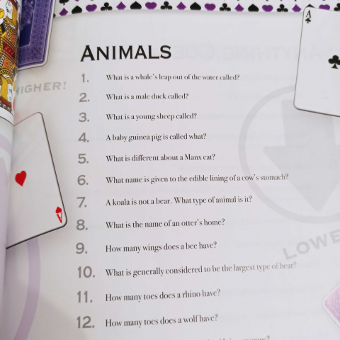 PLAY YOUR CARDS RIGHT - gra quizowa z kartami XXL PLAY YOUR CARDS RIGHT - gra quizowa z kartami XXL