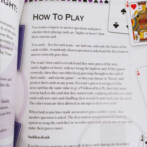 PLAY YOUR CARDS RIGHT - gra quizowa z kartami XXL PLAY YOUR CARDS RIGHT - gra quizowa z kartami XXL