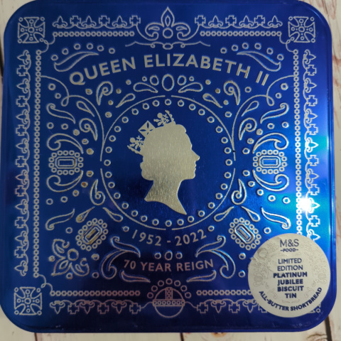 Puszka QUEEN ELIZABETH II - PLATINUM JUBILEE 1952-2022 Puszka QUEEN ELIZABETH II - PLATINUM JUBILEE 1952-2022