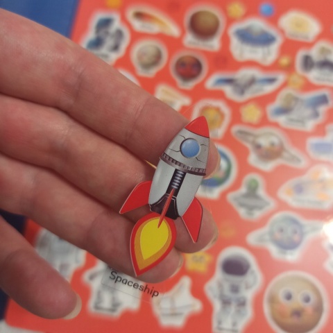 Space Sticker Album - plansza z naklejkami wielokrotnego użytku - słownictwo po angielsku