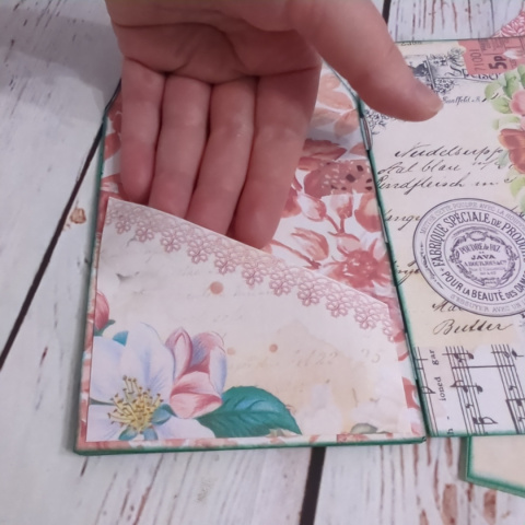 Wiosenny zestaw do Escape Roomu DIY - foldery, ukryte karteczki Wiosenny zestaw do Escape Roomu DIY - foldery, ukryte karteczki