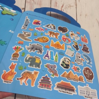 World Map Sticker Album - plansza z naklejkami wielokrotnego użytku - słownictwo po angielsku