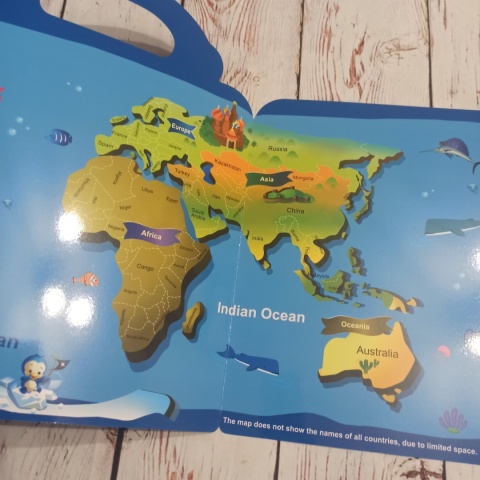 World Map Sticker Album - plansza z naklejkami wielokrotnego użytku - słownictwo po angielsku