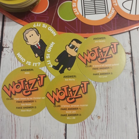 Wot¿zit - gra językowa z obrazkami i zagadkami typu: What, Where oraz Who is it?