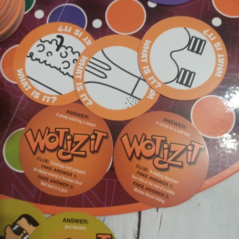 Wot¿zit - gra językowa z obrazkami i zagadkami typu: What, Where oraz Who is it?