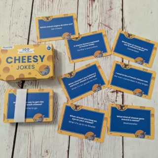 100 Brie-liently CHEESY JOKES - typowe brytyjskie suchary, Zdania oraz Pytania i Odpowiedzi