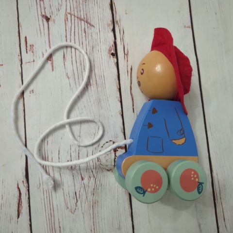 Drewniany Paddington na kółkach ze sznurkiem - Paddington Pull Along - Orange Tree