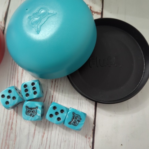 FLUFF - gra z kolorowymi kośćmi, 4 kolorowe pojemniki