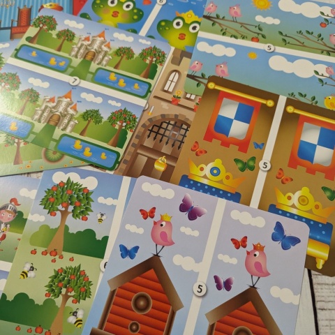 Find the Differences Cards - Anna & Clara - 18 dużych bajkowych kart na opisywanie różnic