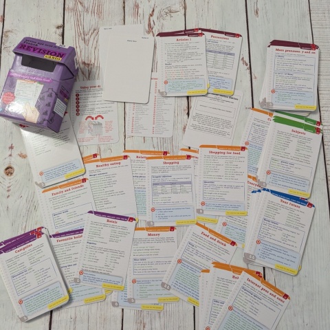 French GCSE Revision Cards nauka francuskiego z angielskimi tłumaczeniami