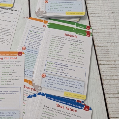 French GCSE Revision Cards nauka francuskiego z angielskimi tłumaczeniami
