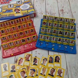 Guess Who? The Original Guessing Game - gra do opisywania wyglądu i zadawania pytań