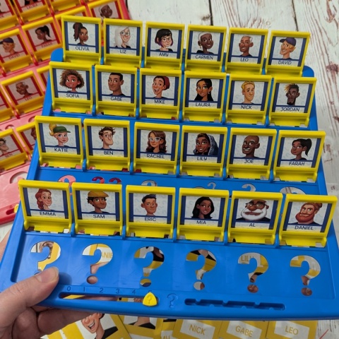 Guess Who? The Original Guessing Game - gra do opisywania wyglądu i zadawania pytań