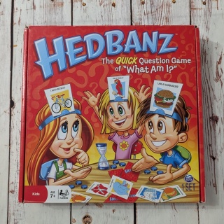 Hedbanz Zgadnij kim jestem? po angielsku