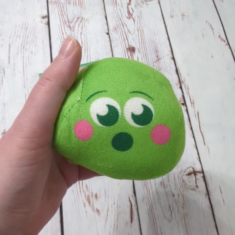 Pierdząca świąteczna brukselka - wydaje dźwięki bączków przy podrzucaniu