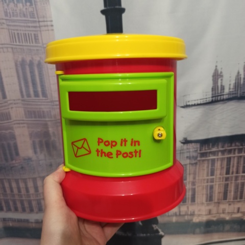 Pop It In the Post - duża skrzynka pocztowa z listami, kopertami, znaczkami oraz kostki do gry