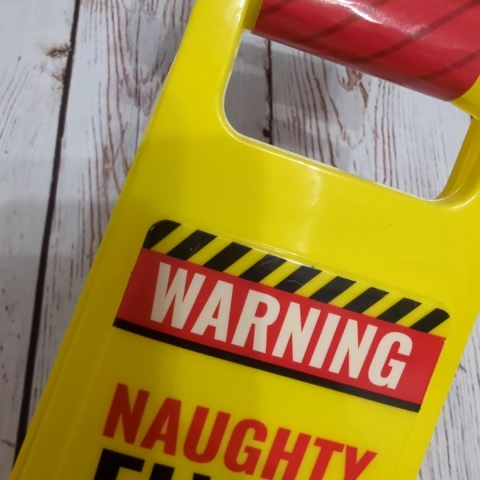 Potykacz, znak - Warning ! Naughty Elves at Play!