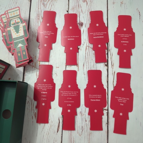 The Nutcracker's Christmas Quiz - quiz świąteczny po angielsku - karty w kształcie dziadka do orzechów