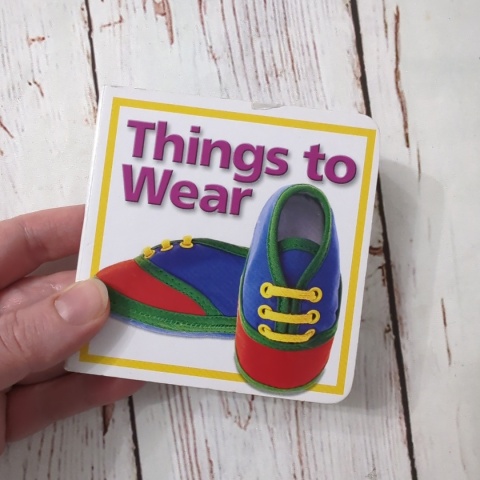 Things to Wear - książeczka po angielsku z obrazkami ubrań i nazwami